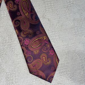 Hisdern Men’s Dress Tie Size 58” 3.25” Purple Paisley Silk Business Formal City